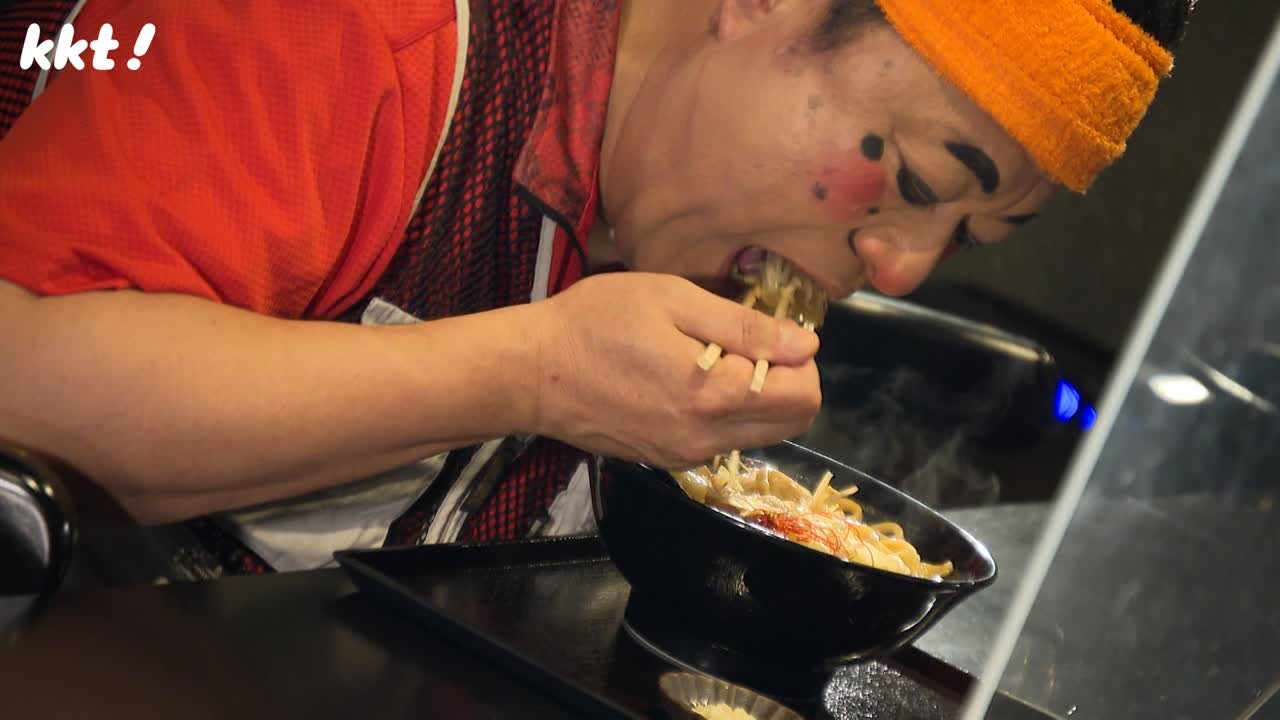 ん？ここはバーか？いやいやラーメン屋だ。ムーディーなラーメン屋さん