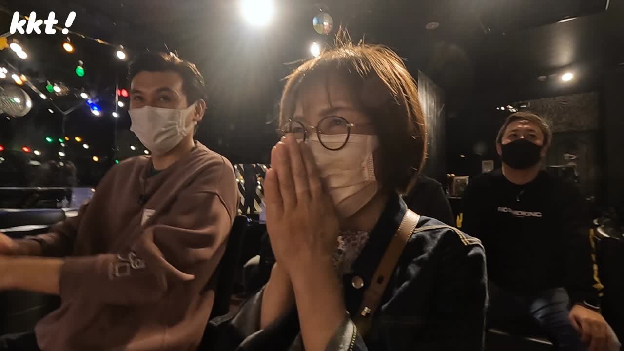 芸人として生きてゆく!母親に漫才を披露!