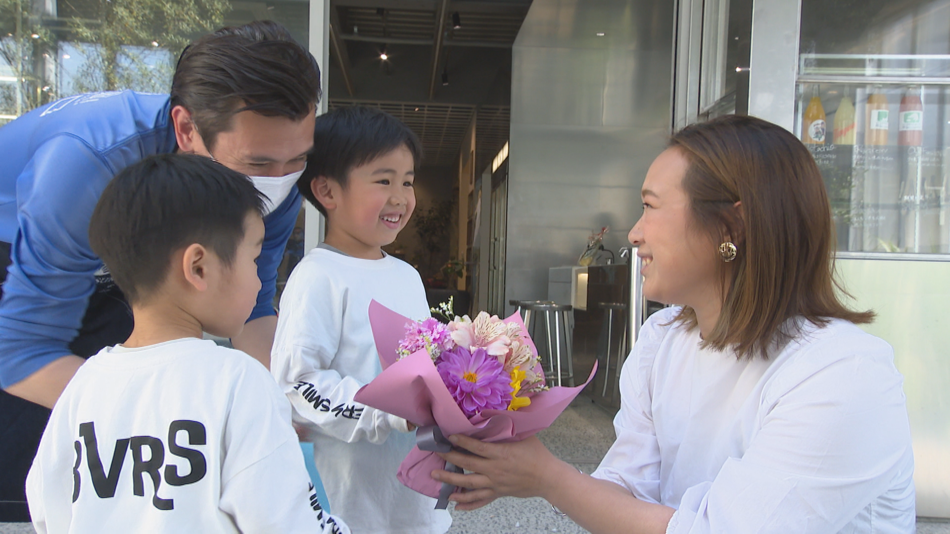 母の日で大忙しの花屋さんをお手伝い!